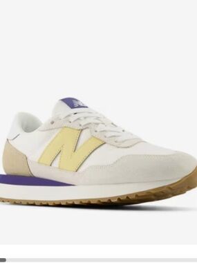 New Balance Women's WhiteBeige Sneakers with Yellow Side Panels Size- 9 1/2 NWT